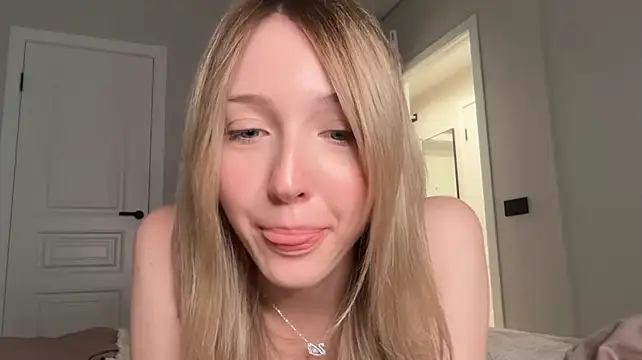 Kattie_Petite stripchat live cam model