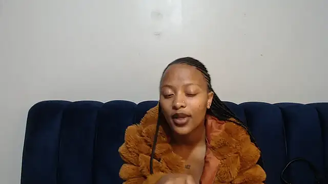 Youngling05 stripchat live cam model