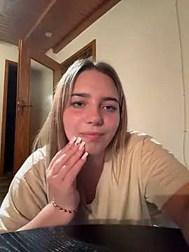 Naomi-Klein stripchat live cam model