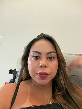 lariic stripchat live cam model