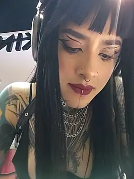 taaylor33 stripchat live cam model