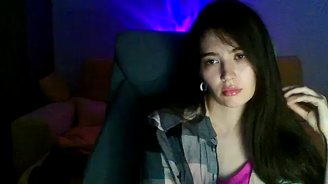 Luneyaa stripchat live cam model