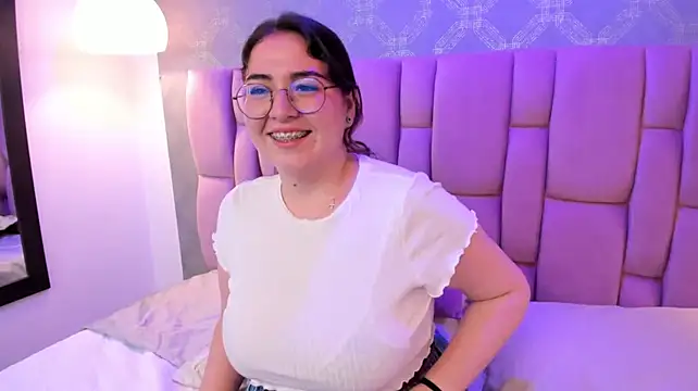 Lily-Moon_ stripchat live cam model