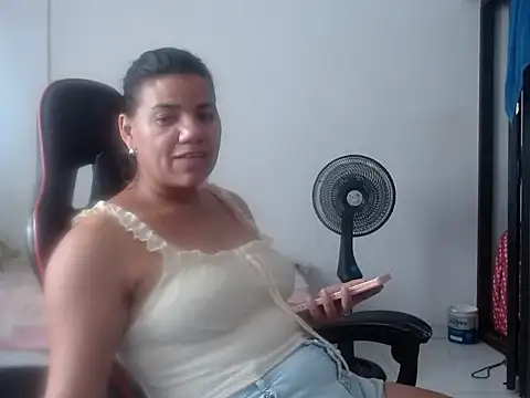 Adriana_0312 stripchat live cam model