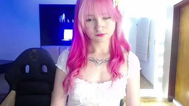 _Charlotte_Collins_ stripchat live cam model
