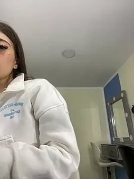 EmmilyClark stripchat live cam model