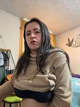 latinfemale stripchat live cam model