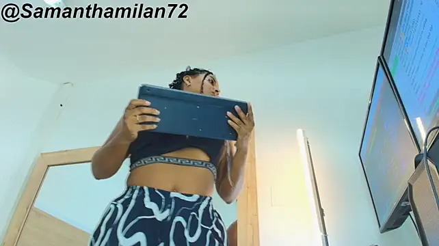 SamanthaMilann stripchat live cam model