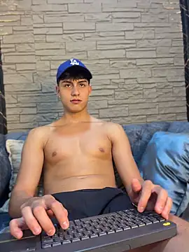 Lander_Cruz stripchat live cam model