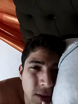 Tchutom stripchat live cam model