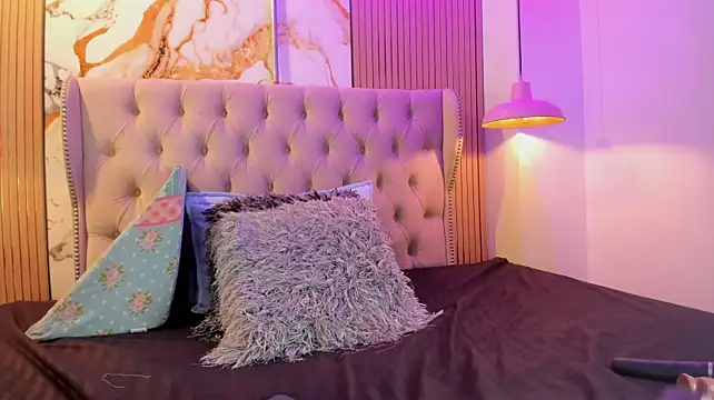 selenaflamemj stripchat live cam model