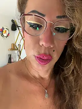 YOURSDEBORA stripchat live cam model