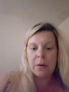 pinkieMilfPUSY stripchat live cam model