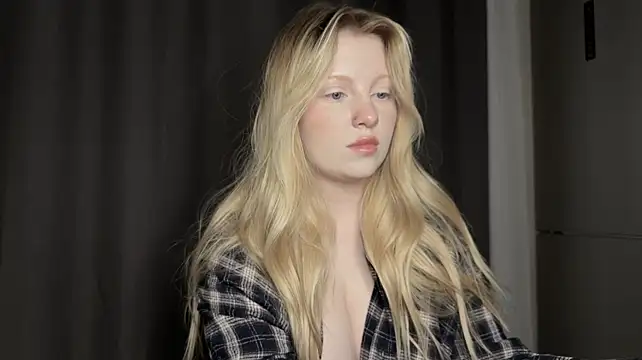 jullietkka stripchat live cam model