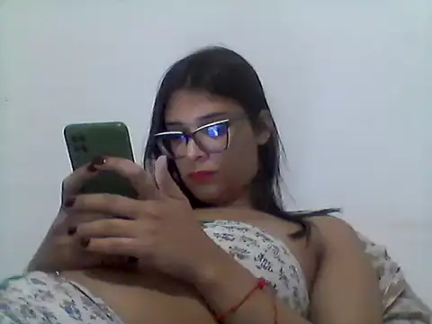 _bahya stripchat live cam model