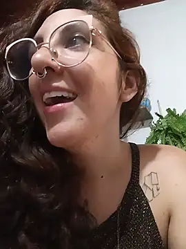 Melinerd stripchat live cam model