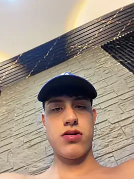 Lander_Cruz stripchat live cam model