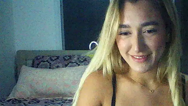 LunaVelvvet stripchat live cam model