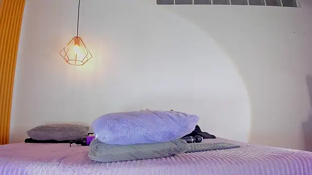 AriaBelle stripchat live cam model