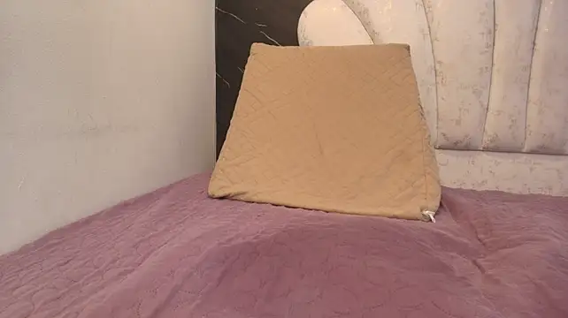 kissme_luna stripchat live cam model