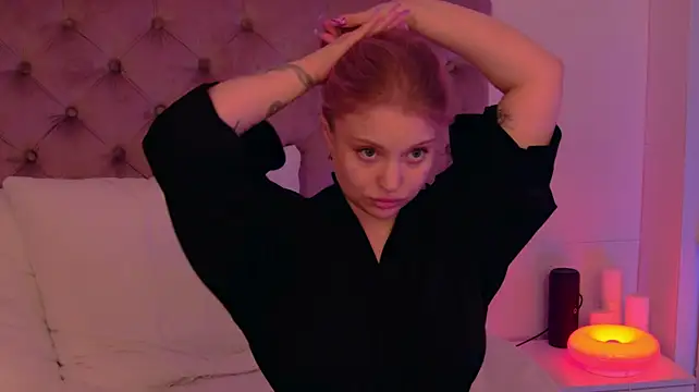 MyrHilton stripchat live cam model