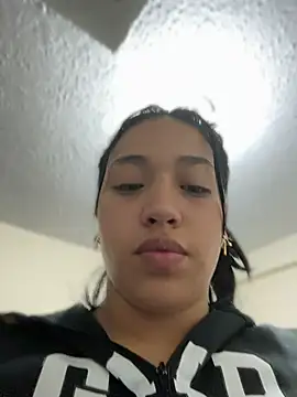 Issa_rodriguez stripchat live cam model