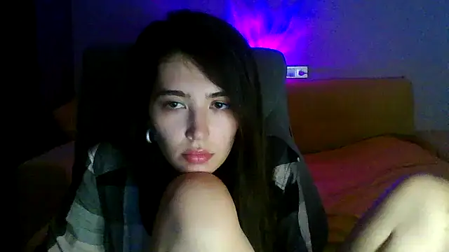 Luneyaa stripchat live cam model
