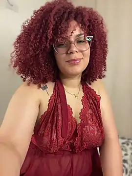 Leyah__ stripchat live cam model