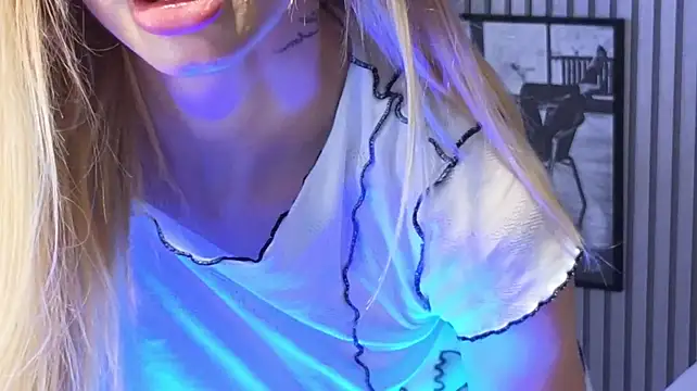 KarmaArms stripchat live cam model