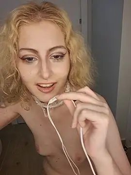 Kiki-wren stripchat live cam model