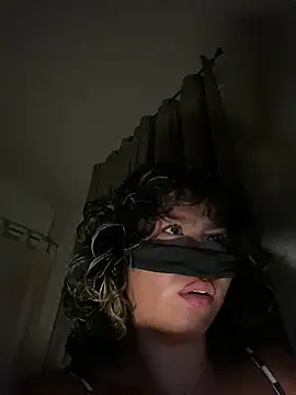 nenalayla stripchat live cam model