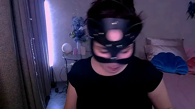 LilaLoren stripchat live cam model