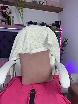 Quiinn_bx stripchat live cam model