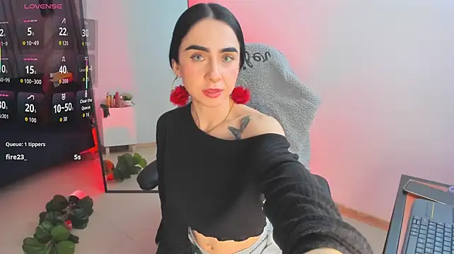 Luna_tagliaferri stripchat live cam model