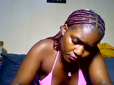 Mayamoonligh stripchat live cam model