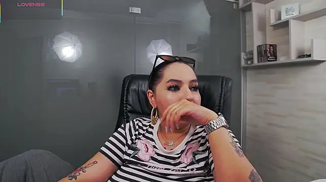 BustyAllyy stripchat live cam model