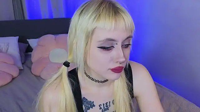 rraffaellka stripchat live cam model
