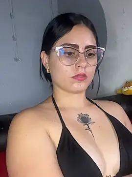 Vannelope stripchat live cam model