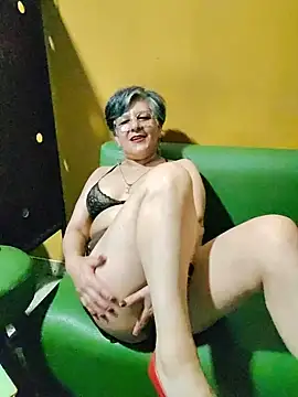 ilonna2025 stripchat live cam model