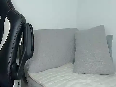 ItsLyra stripchat live cam model