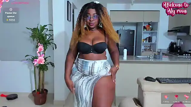 Naomii_King stripchat live cam model
