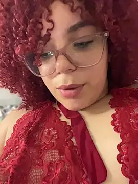 Leyah__ stripchat live cam model