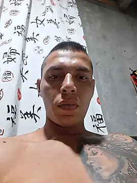 Andrezzz69 stripchat live cam model