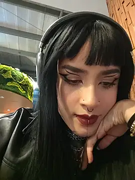 taaylor33 stripchat live cam model