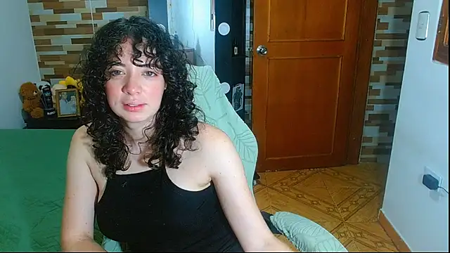 sajecrismaa stripchat live cam model