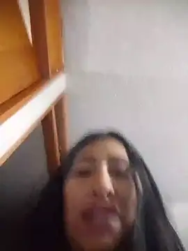 LatinaM2026 stripchat live cam model