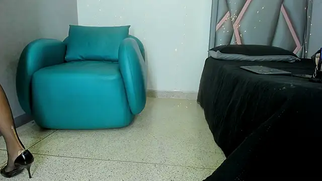 Esterlindez stripchat live cam model