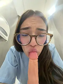 Sweet_Milaa1 stripchat live cam model