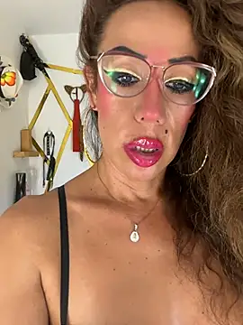 YOURSDEBORA stripchat live cam model