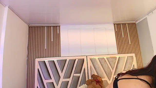 Ashleyevanz stripchat live cam model